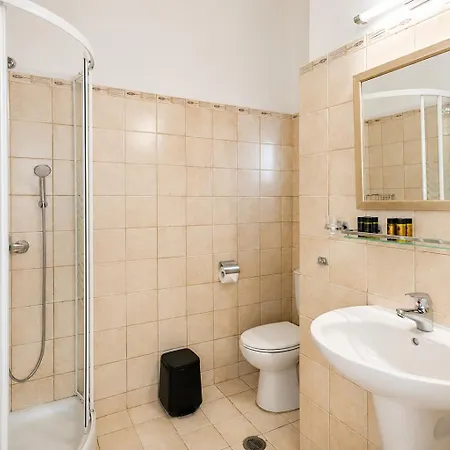 Yakinthos Hotel 4*